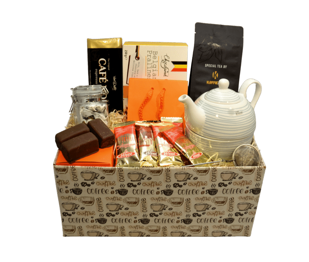 Luxe thee cadeaupakket met witte theepot, Belgische pralines, thee en chocolade, verpakt in een stijlvolle geschenkdoos